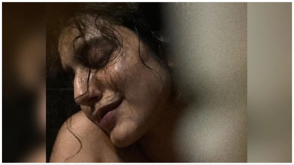 बढ़ती उम्र के साथ प्रिया प्रकाश वरियर को ये क्या होता जा रहा है! इस बार अपलोड कर दी ऐसी तस्वीरें कि...