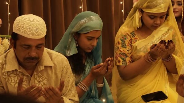 अपने पापा की दूसरी शादी करवाकर ही मानी ये एक्ट्रेस, अब सौतेली मां और बहन के साथ किया ऐसा काम