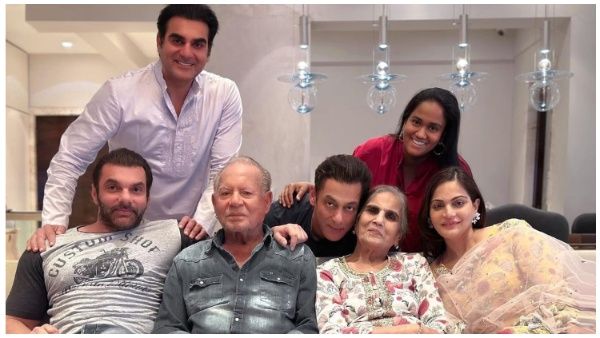 Salman Khan Eid Celebration: पूरे परिवार के साथ सलमान खान ने मनाई ईद, मां-बहन पर भाईजान ने लुटाया खूब प्यार