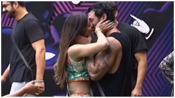 Bigg Boss: जैद हदीद को किस करने के बाद कैसा महसूस कर रही हैं अकांक्षा पुरी, एक्ट्रेस ने खुलकर कही बात