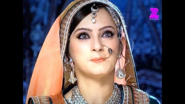 जोधा अकबर की रुकैया बेगम का स्विमिंग पूल में दिखा हॉट अंदाज, वीडियो देख छूट जाएंगे पसीने