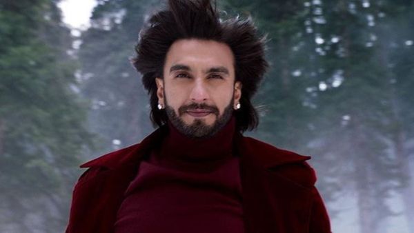 रणवीर सिंह ने 'रॉकी ​​और रानी की प्रेम कहानी' के लिए अपनी मां से उधार ली थी ये खास चीज!