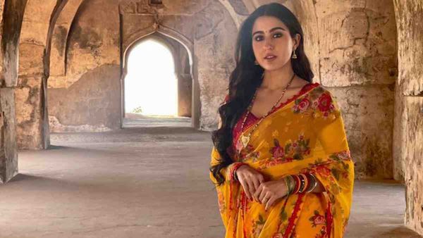 Sara Ali Khan ने 'जरा हटके जरा बचके' की नीली साड़ी और मंगलसूत्र को रख लिया अपने पास, यहां जानें क्यों!