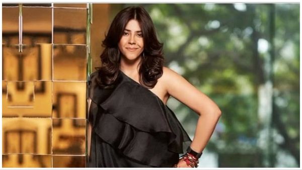 Ekta Kapoor: कैमरे के सामने आते ही एकता कपूर ने की ऐसी गंदी हरकत, फैंस ने ट्रोल करते हुए सिखाई तमीज!