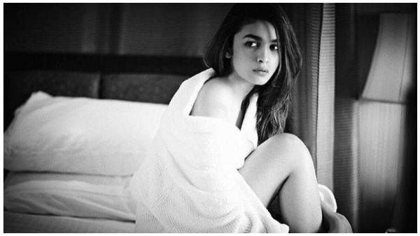 'कल रात' की तस्वीरें शेयर करके बॉलीवुड एक्ट्रेस ने दिखाया अपना जलवा, पति को आई शर्म!