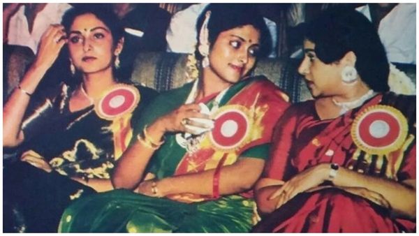 800 फिल्में, पांच भाषाएं, फोटो में नजर आ रहीं यह तीन एक्ट्रेसेस रही हैं अपने दौर की सुपरस्टार, पहचाना