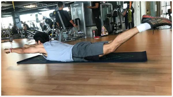 जब हीरो बन पर्दे पर पहली बार उतरा ये एक्टर, 7 गुना ज्यादा हुई फिल्म की कमाई, हिल गया था बॉक्स ऑफिस