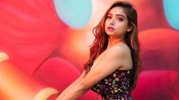 16 की उम्र में ये बिग बॉस कंटेस्टेंट घर से भागी, शादी में जाकर बांटती थी खाना फिर झोपड़ी में बिताती थीं रातें
