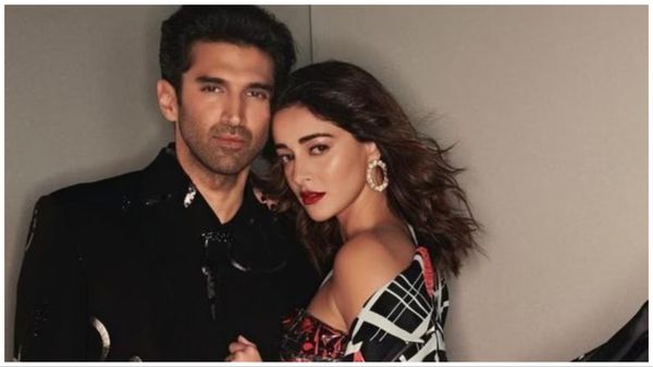 पुर्तगाल की सड़को पर साइकिल चलाते दिखे अनन्या- आदित्य, वीडियो देख फैंस ने लुटाया प्यार