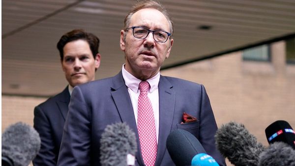 Kevin Spacey: यौन उत्पीड़न के सभी आरोपों से बरी हुए ऑस्कर जीत चुके अभिनेता, फैसला सुनते ही कटघरे में रो पड़े