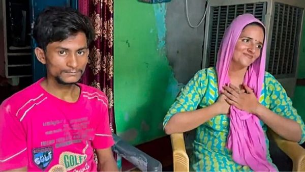 पाकिस्तानी झंडा लहराकर बोली सीमा हैदर- मिस यू पाकिस्तान, हैदर का वीडियो देख हिंदुस्तानियों के दिल में लगी आग