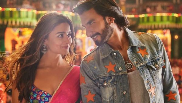 Rocky Aur Rani Kii Prem Kahaani: सोशल मीडिया पर रणवीर सिंह की तारीफ करते नहीं थक रहे फैंस, देंखे रिएक्शंस