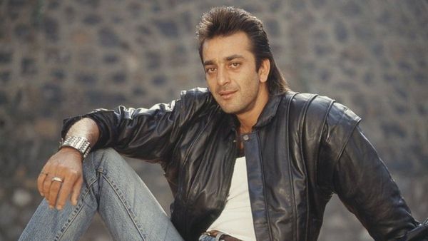 Sanjay Dutt की 90s जैसी हेयरस्टाइल और लुक में दिखे ये दमदार एक्टर, नेटफ्लिक्स सीरीज की तैयारी!