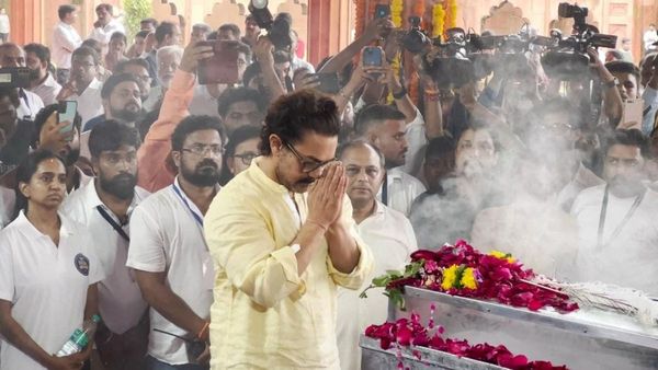 नितिन देसाई के अंतिम संस्कार में भावुक हुए आमिर खान, दी अंतिम श्रद्धांजलि, बोले- 'किसी को पता नहीं था..' Video