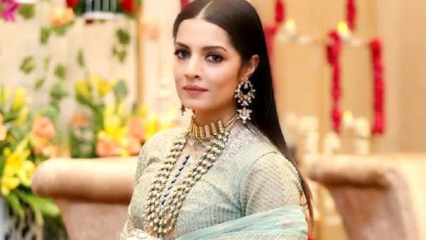 पिता- पुत्र के साथ अवैध संबंध जैसी अभद्र टिप्पणी के बाद ट्विटर पर भड़कीं सेलिना जेटली, लगाया ये आरोप?