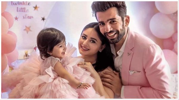 टाइम्स स्क्वायर बिलबोर्ड पर दिखीं जय भानुशाली- माही विज की बेटी तारा की झलक, खुशी से झूमे कपल