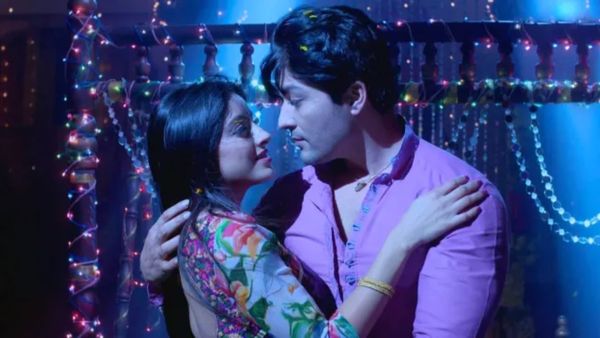 इंटीमेट सीन में एक्ट्रेस की खूबसूरती देख बहका एक्टर, जैसे ही आगे से पकड़ा.. संध्या ने सूरज को जड़ा दिया थप्पड़