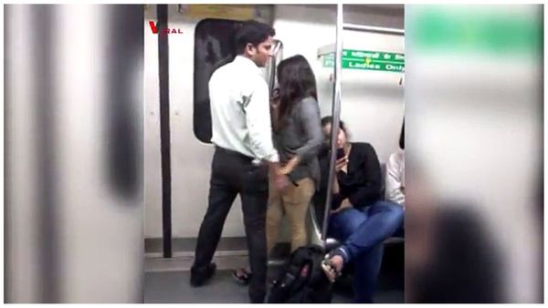 Delhi Metro बना अश्लीलता का अड्डा! स्टेशन पर खड़ी लड़की के सामने मास्टरबेट करने लगा शख्स और फिर...