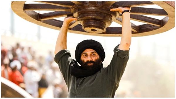 बॉलीवुड एक्टर Sunny Deol की फिल्म Gadar 2 अब 300 करोड़ क्लब में हुई शामिल, कलेक्शन देख उड़े होश