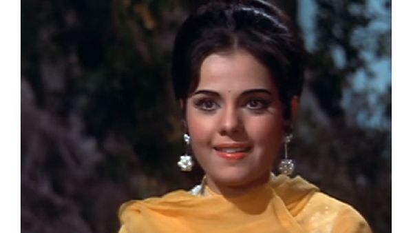 'उन्हें हटाया तो मैं फिल्म छोड़ दूंगी', इस शख्स के लिए मुमताज ने डायरेक्टर को दी थी धमकी, कौन था वो सुपरस्टार?