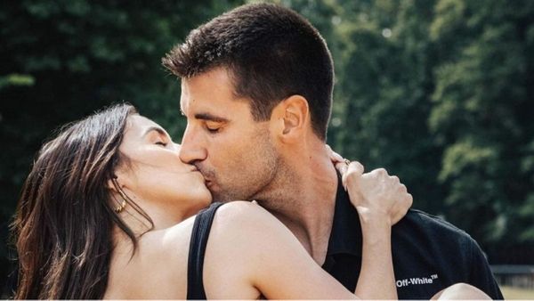 बॉलीवुड की 35 साल की टॉप एक्ट्रेस ने पत्रकार के साथ रचाई सगाई, रोमांटिक तस्वीरें वायरल