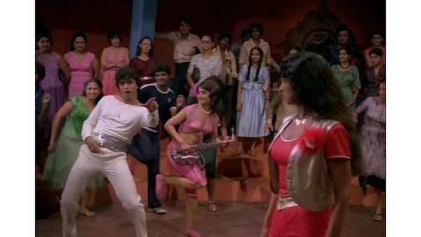 2 करोड़ के बजट में 100 करोड़ से ज्यादा की कर डाली कमाई, नोट गिनते गिनते छूटे मेकर्स के पसीने