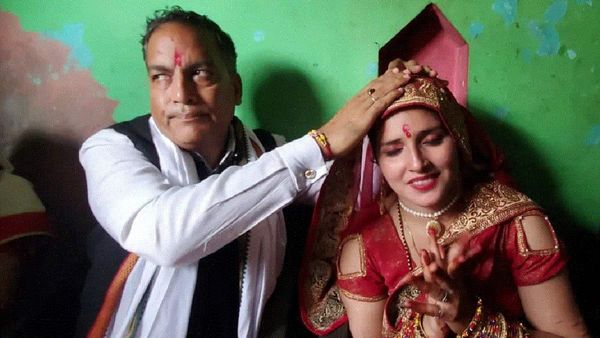 Seema Haider- निर्भया के बलात्कारियों के साथ खड़ा था ये शख्स, सीमा हैदर ने राखी बांध बना लिया भाई!