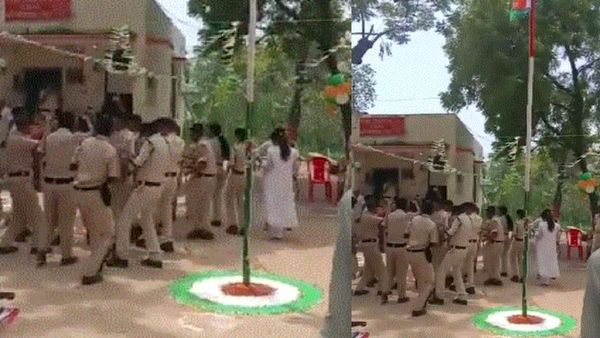 तिरंगे के सामने बजाए अश्लील भोजपुरी गाने... जमकर नाचे पुलिसकर्मी.. वीडियो वायरल होते ही मचा हड़कंप