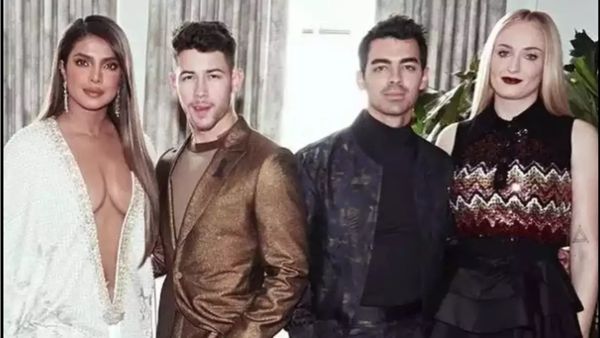 पत्नी सोफी से तलाक की अर्जी देते ही , दूसरी हसीना संग घूमने निकल पड़े प्रियंका चोपड़ा के जेठ जी