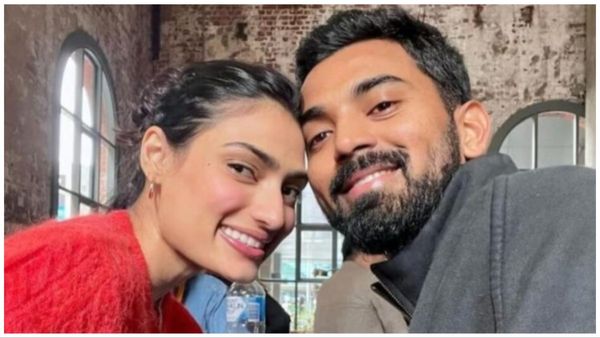 पाकिस्तान के खिलाफ किक्रेटर KL Rahul ने जड़ा शतक, पत्नी Athiya Shetty ने जमकर लुटाया पति पर प्यार