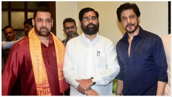 सीएम एकनाथ शिंदे के घर सजी बॉलीवुड सितारों की महफिल, शाहरुख खान और सलमान खान भी साथ में आए नजर