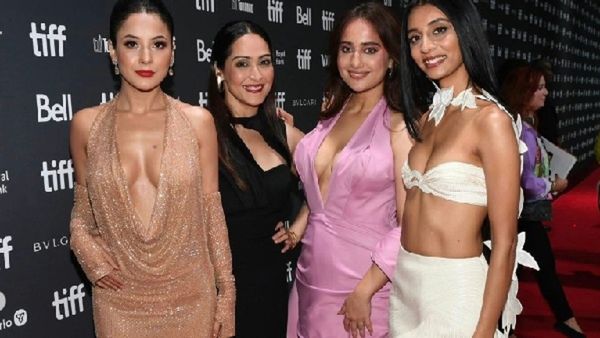 VIDEO: फिल्म हिट कराने के लिए निकली चार-चार हसीनाएं, लगी जिस्म दिखाने की होड़
