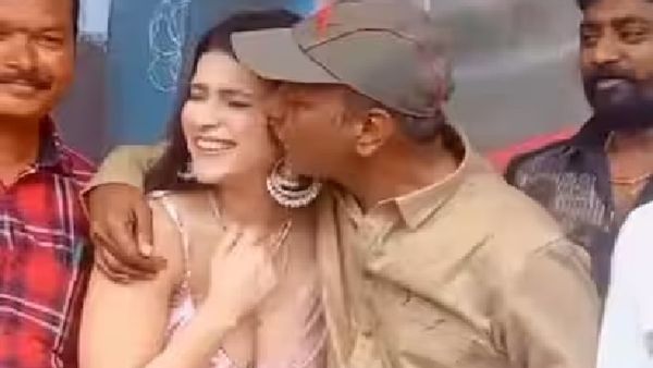 कौन हैं Priyanka Chopra की चचेरी बहन? जिन्हें सरेआम डायरेक्टर ने किया KISS तो मचा बवाल