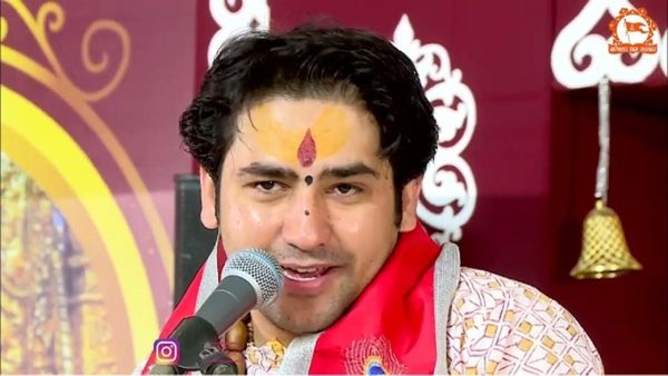 VIDEO: भरे सतसंग में महिलाओं को लेकर फिसली बाबा बागेश्वर की जुबान, कह दी ऐसी गंदी बात कि मचा बवाल
