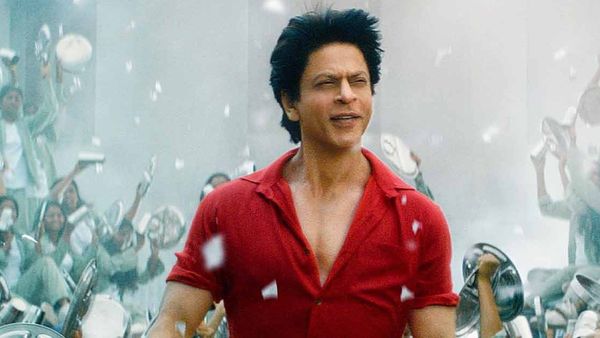 जवान ने 1000 करोड़ का आंकड़ा किया पार, शाहरुख खान फैंस ने पटाखे फोड़कर मनाया जश्न, जमकर किया डांस!