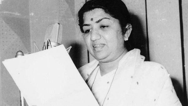 लता मंगेशकर का ये गाना पाकिस्तान के एक स्कूल में बन गया था सुबह की प्रार्थना!