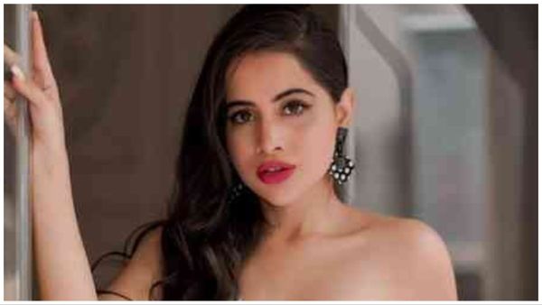 Urfi Javed- पूरी की पूरी न्यूड हुई उर्फी जावेद, Ok Tested के लगाए ठप्पे.. लोग बोले- HIV हो गया क्या