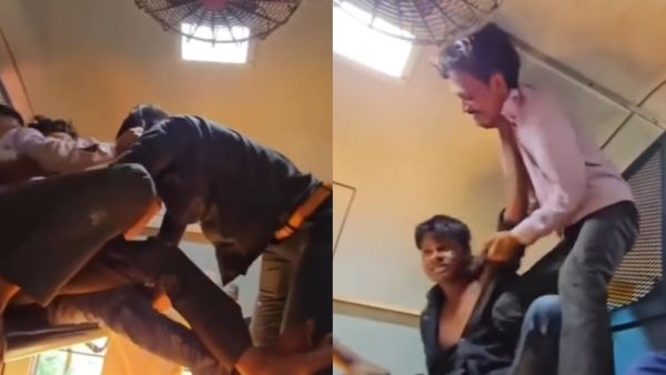 Viral Video: चालू डब्बे में सीट के लिए भिड़ पड़े दो लोग, खूब चले लात घूंसे मजे ले गया वीडियो बनाने वाला शख्स