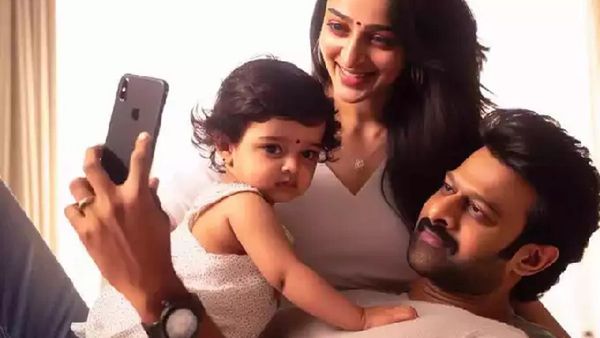 प्रभास और अनुष्का शेट्टी ने रचाई शादी? गोद में नज़र आई बेबी गर्ल, दोनों की हैप्पी फैमिली देख फैंस भी हुए खुश!