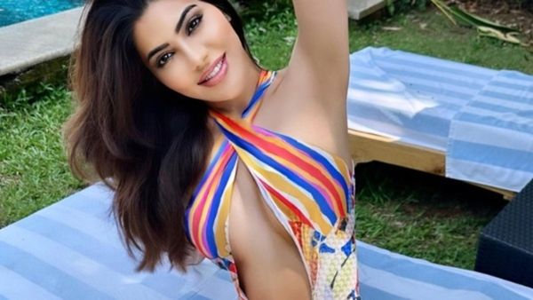कच्ची कैरी बनी ये 27 साल की हसीना, सिर्फ एक जगह देखने पर मजबूर हो रहे हैं लोग