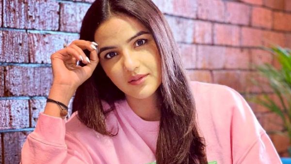 Jasmine Bhasin- अस्पताल में भर्ती हुईं जैस्मिन भसीन, तस्वीर के साथ पोस्ट शेयर कर दिया हेल्थ अपडेट