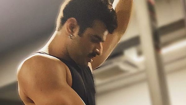 Karan Patel: सेट पर शराब पीकर जाता था ये फेमस टीवी एक्टर, बुरी हरकतों को देखकर डायरेक्टर को बंद करना पड़ा शो