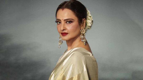रेखा के बारे में सबसे ज्यादा गूगल किये गए सवाल - सिंदूर से लेकर पति और बिग बी, अक्षय कुमार के साथ रोमांस तक