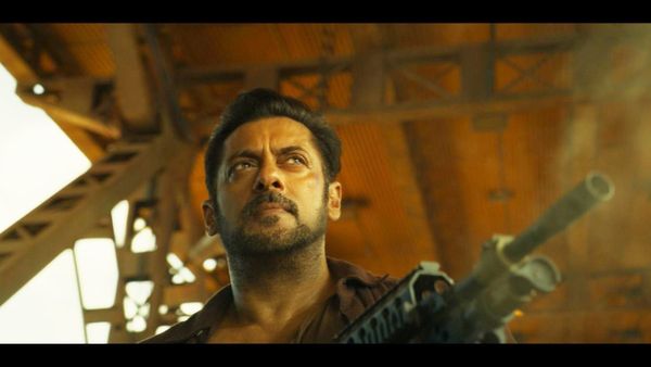 सलमान खान ने फिल्मों में किये 35 साल पूरे, 'टाइगर 3' को लेकर किया खुलासा, बताया फैंस के लिए परफेक्ट गिफ्ट!