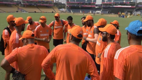 वर्ल्ड कप से पहले 'भगवा रंग' की ड्रेस में दिखी टीम इंडिया से मचा बवाल, लोग बोले- 'योगी जी ने डिजायन किया है'