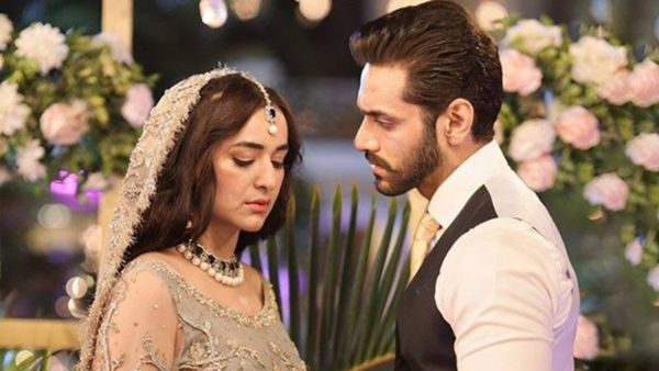 इस पाकिस्तानी स्टार ने बिना कपड़े बेड पर करवाया ऐसा फोटोशूट, बुरी तरह भड़के फैन्स, हुए ट्रोल