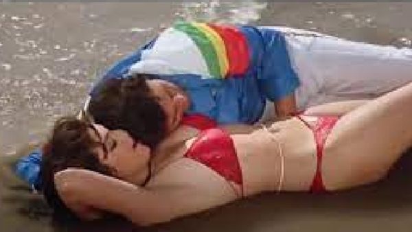 जब इस हसीना से चॉकलेट देकर करवाया गया न्यूड सीन, फिर 17 साल की उम्र में करनी पड़ी शादी