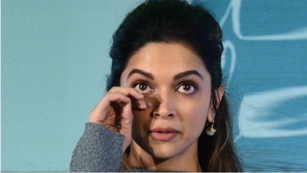 यूनिवर्सिटी के इवेंट में Deepika Padukone के कैरेक्टर की खूब उड़ाईं धज्जियां, इन सात लोगों के साथ जोड़ा नाम