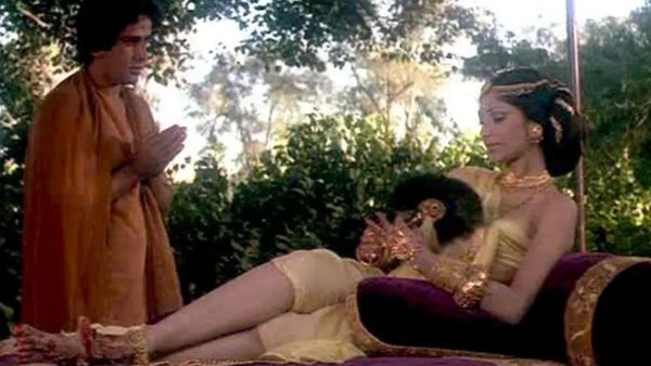 बॉलीवुड का पहला न्यूड सीन, शूटिंग करने के लिए हसीना ने सेट पर उतार सारे कपड़े तभी...