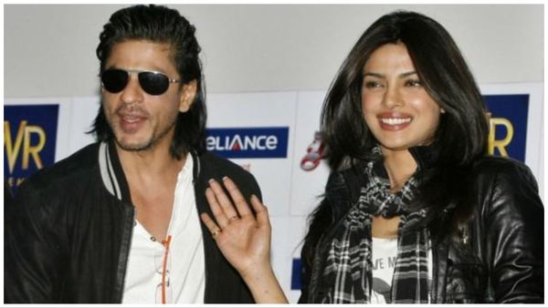 'होली खेलने का शौक है लेकिन पिचकारी में दम ही नहीं'- शाहरुख खान से ये क्या बोल गई प्रियंका चोपड़ा